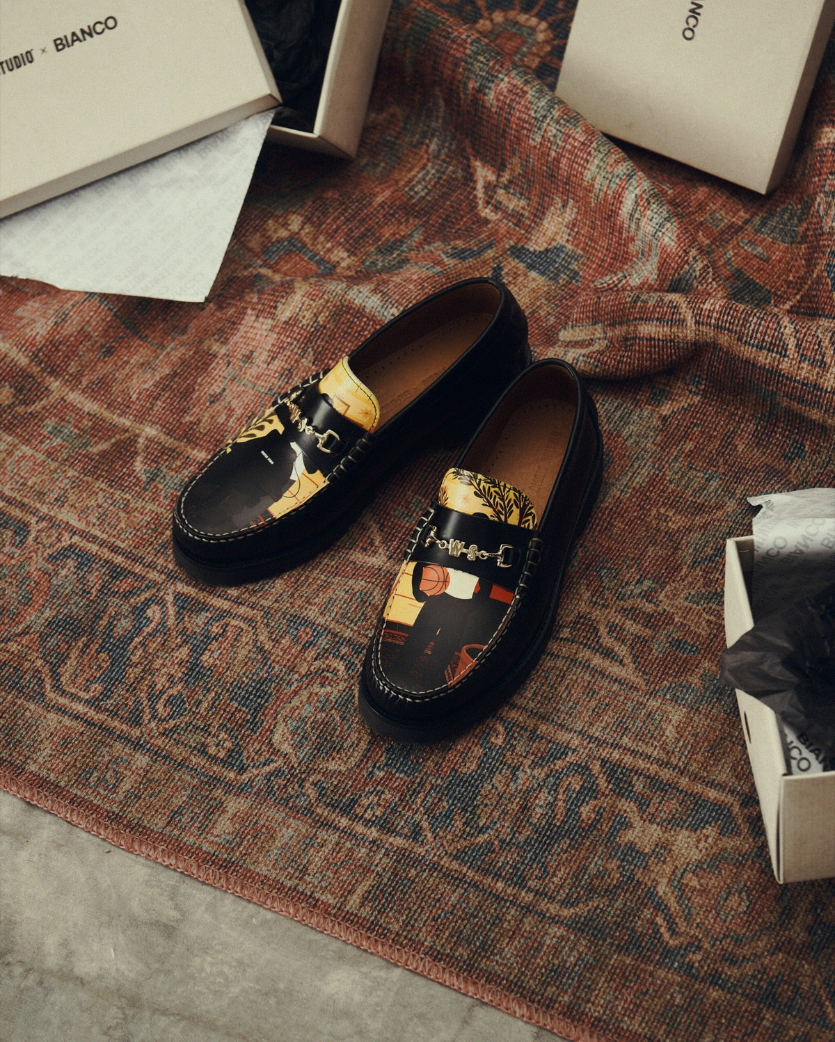 Winston Studio lager sin egen loafer sammen med Bianco