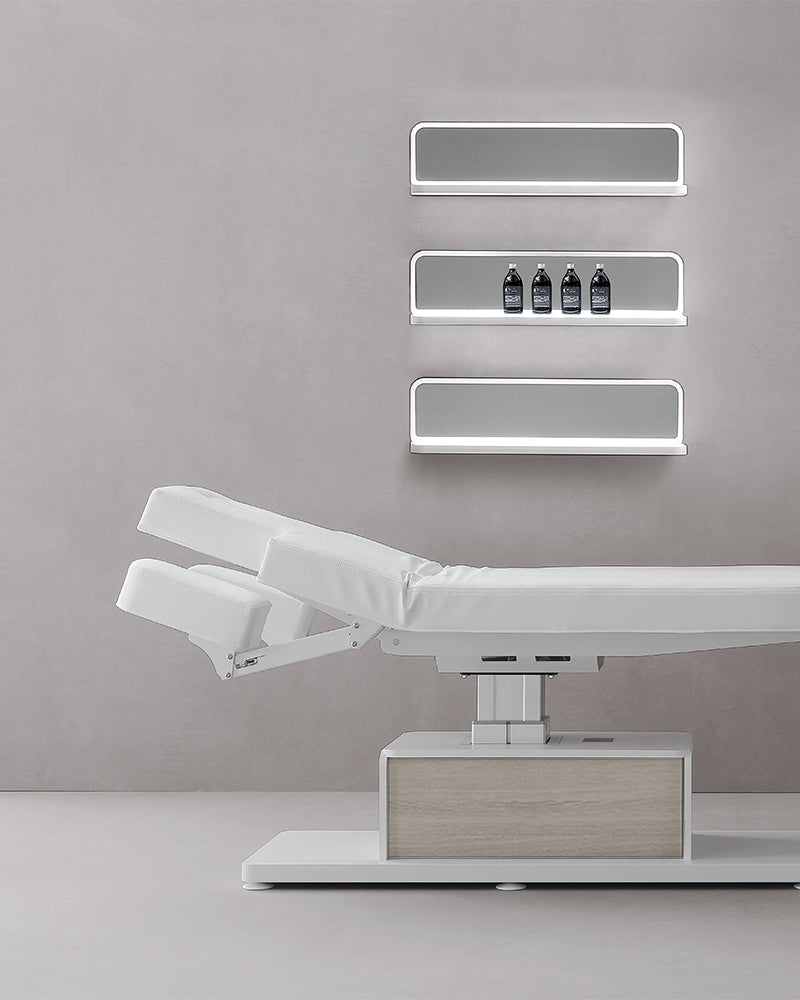 The Ben - Hvit massasjebord med detaljer i grått eikemønster - med motor - med justerbare armlener